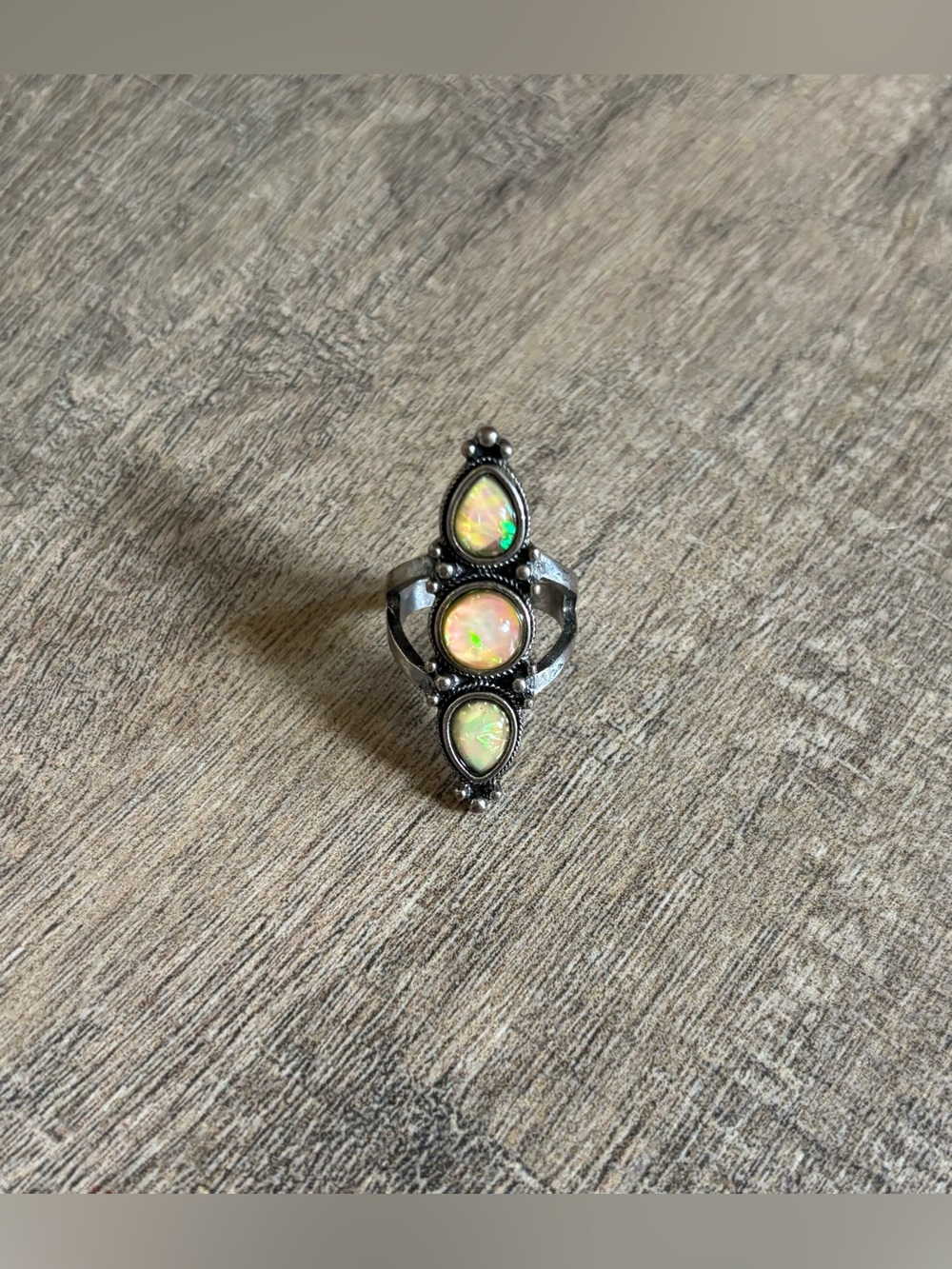 Vintage women’s size 8.5 metal faux yellow opal gemstone knuckle statement ring